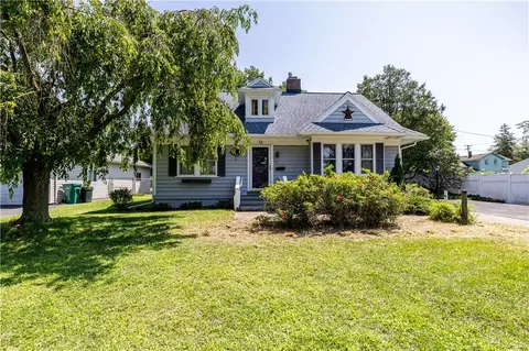 32 Timpat Dr, Gates, NY 14624