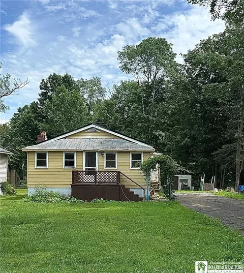 19 Lakecrest Ave, Busti, NY 14750