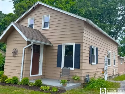 10356 Chestnut Rd, Pomfret, NY 14063