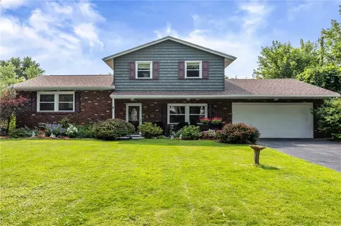 5 Omega Dr, Chili, NY 14624
