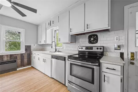 Kitchen - 260 Pardee Rd, Irondequoit, NY 14609 photo 3 of 4