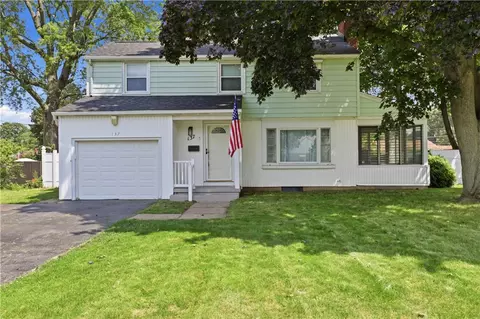 137 Newfield Dr, Greece, NY 14616