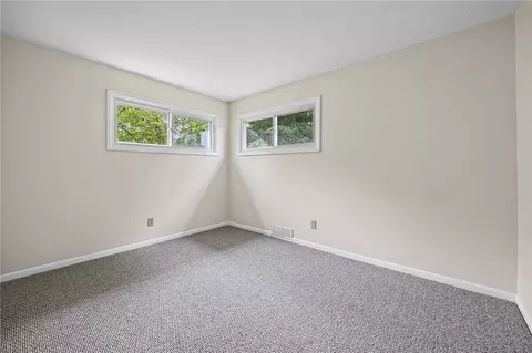 Bedroom - 117 Willow Ave, Irondequoit, NY 14609 photo 4 of 7