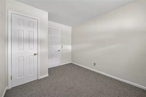 Bedroom - 117 Willow Ave, Irondequoit, NY 14609 photo 3 of 7