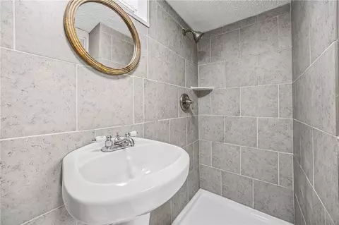Bath - 117 Willow Ave, Irondequoit, NY 14609 photo 2 of 2