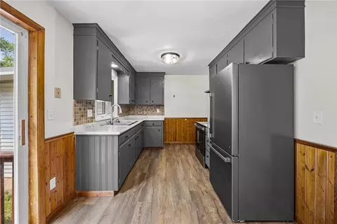 Kitchen - 117 Willow Ave, Irondequoit, NY 14609 photo 2 of 7