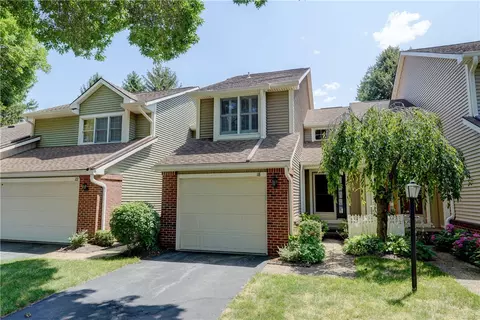 18 Le Marc Ct, Rochester, NY 14618