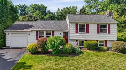 212 Overland Trl, West Henrietta, NY 14586