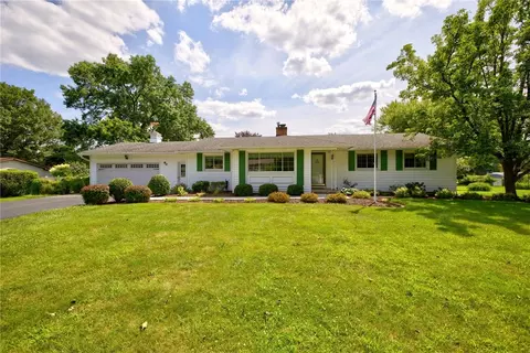 90 City View Dr, Rochester, NY 14625