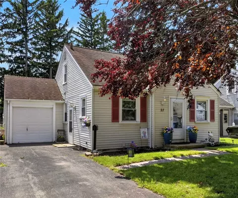 27 Dewain St, Rochester, NY 14615