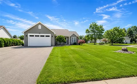 81 Venetia View Cir, Greece, NY 14626