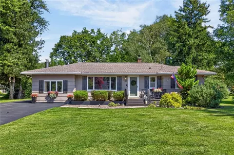 812 Embury Rd, Penfield, NY 14526