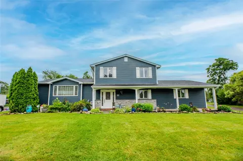 39 Kathy Dr, Pittsford, NY 14534