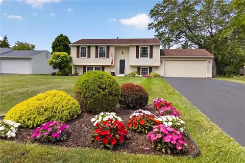 13 Baylor Cir, Chili, NY 14624