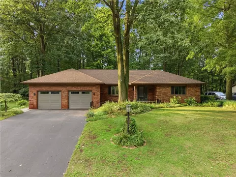 10 Woodbriar Ln, Chili, NY 14624