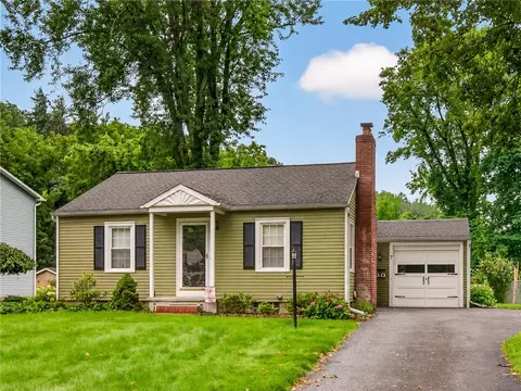 7 Barratt Pl, Perinton, NY 14450