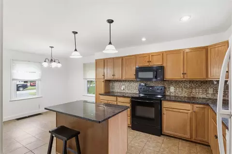 Kitchen - 21 Fairlea Dr, Irondequoit, NY 14622 photo 4 of 5