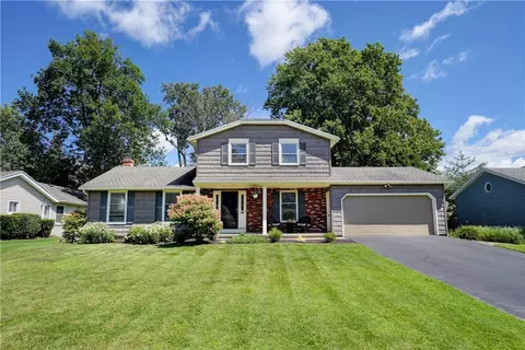 40 Red Rock Cir, Greece, NY 14626