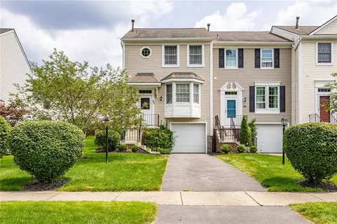 82 Courtshire Ln, Penfield, NY 14526