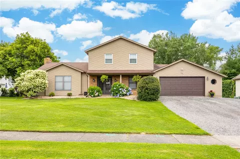 121 Brandy Brook Ln, Greece, NY 14612