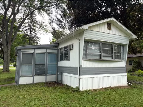 15 Lakewood Vlg, Shelby, NY 14103