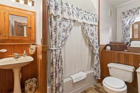 Bath - 3948 Culver Rd, Irondequoit, NY 14622 photo 1 of 1