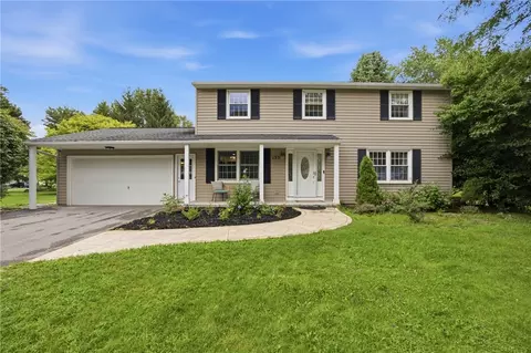 135 Maple Hill Farm Rd, Penfield, NY 14526
