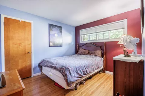 Bedroom - 77 Willowen Dr, Irondequoit, NY 14609 photo 4 of 4