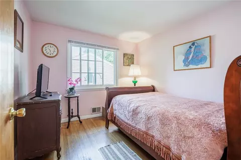 Bedroom - 77 Willowen Dr, Irondequoit, NY 14609 photo 3 of 4