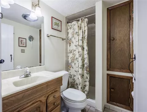 Bath - 77 Willowen Dr, Irondequoit, NY 14609 photo 2 of 2