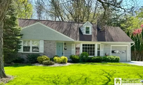 65 Jolls Ln, Orchard Park, NY 14127