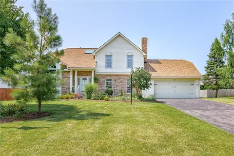 48 Churchview Ln, Pittsford, NY 14534