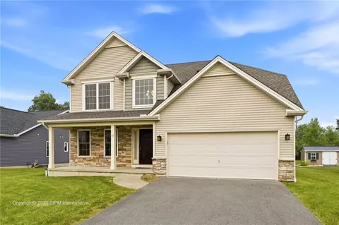 39 Chancellor Ln, West Seneca, NY 14224