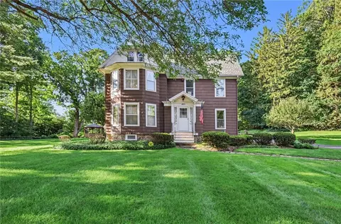 1871 Blossom Rd, Rochester, NY 14625