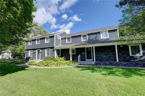 10 Hunters Ln, Rochester, NY 14618