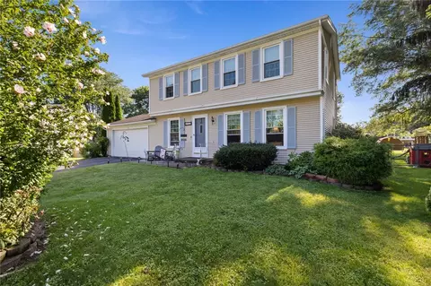 132 Stallion Cir, Greece, NY 14626