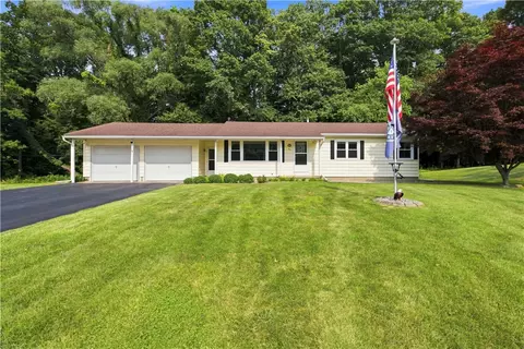 84 Orchard Hills Dr, Parma, NY 14559
