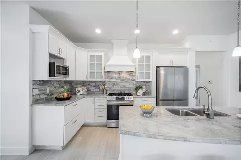 Kitchen - 511 Audubon Trl, Irondequoit, NY 14622 photo 2 of 9