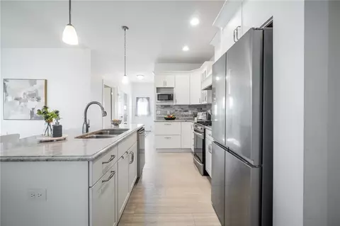 Kitchen - 511 Audubon Trl, Irondequoit, NY 14622 photo 4 of 9
