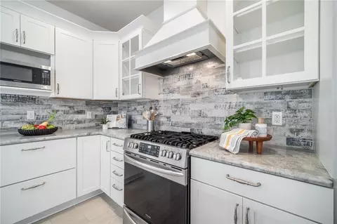 Kitchen - 511 Audubon Trl, Irondequoit, NY 14622 photo 5 of 9