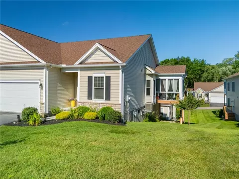 Exterior - 511 Audubon Trl, Irondequoit, NY 14622 photo 2 of 10