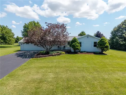 1261 Middle Rd, Caledonia, NY 14423