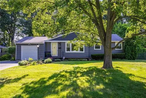 32 Morrow Dr, Greece, NY 14616