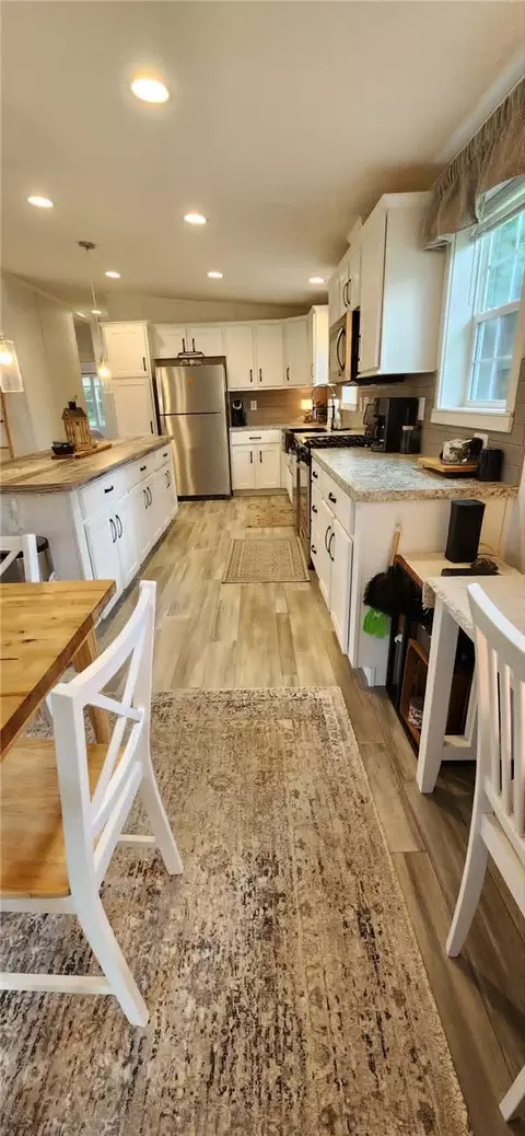 Kitchen - 9560 Brandywine Dr, Wayne, NY 14893 photo 2 of 3