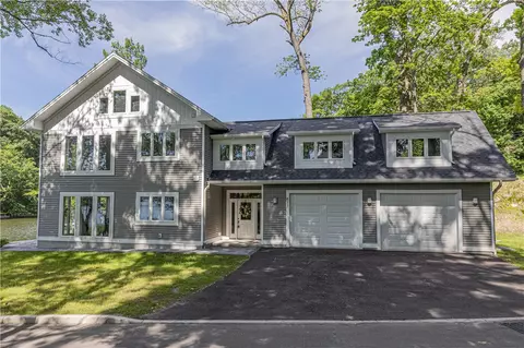 Exterior - 673 Seneca Rd, Irondequoit, NY 14622 photo 4 of 4