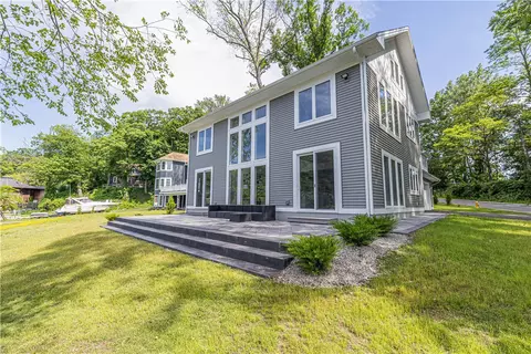 Exterior - 673 Seneca Rd, Irondequoit, NY 14622 photo 2 of 4