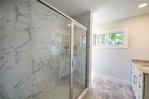 Bath - 673 Seneca Rd, Irondequoit, NY 14622 photo 5 of 7