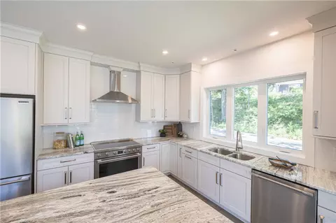 Kitchen - 673 Seneca Rd, Irondequoit, NY 14622 photo 3 of 4