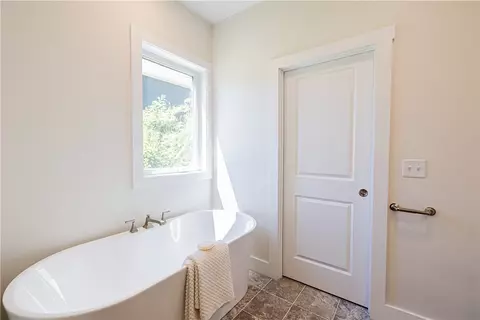 Bath - 673 Seneca Rd, Irondequoit, NY 14622 photo 2 of 7