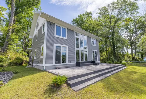 Exterior - 673 Seneca Rd, Irondequoit, NY 14622 photo 3 of 4
